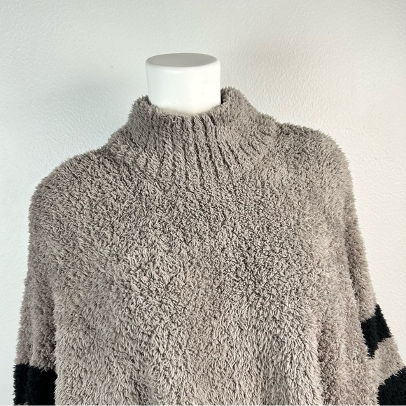 Barefoot Dreams Cozy chic beach poncho fringe one plus size fits most EUC - Picture 7 of 17